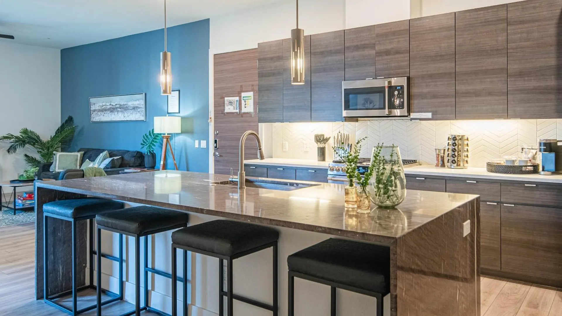 Walk Score 81-Shopping District-King Bed-Parking - G4004 Scottsdale Apartman
